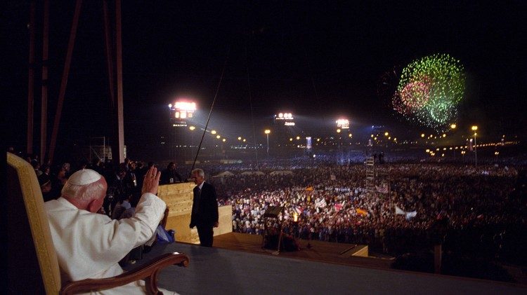 Papst Johannes Paul II. bei der Jugend-Vigil in Tor Vergata zum Heiligen Jahr 2000 - am 19.8.2000