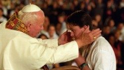 Jan Paweł II podczas Jubileusz Młodzieży na Tor Vergata (zdjęcie archiwalne)
