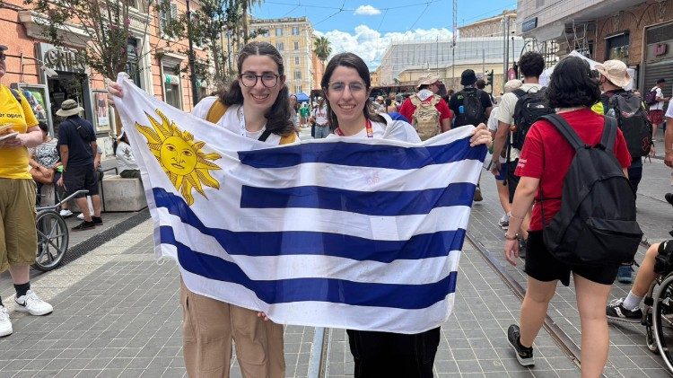 Jóvenes peregrinas de Uruguay en el Jubileo de la Esperanza.