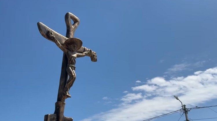 La statua del Cristo "campesino" nel borgo de La Encantada, periferia di Chulucanas
