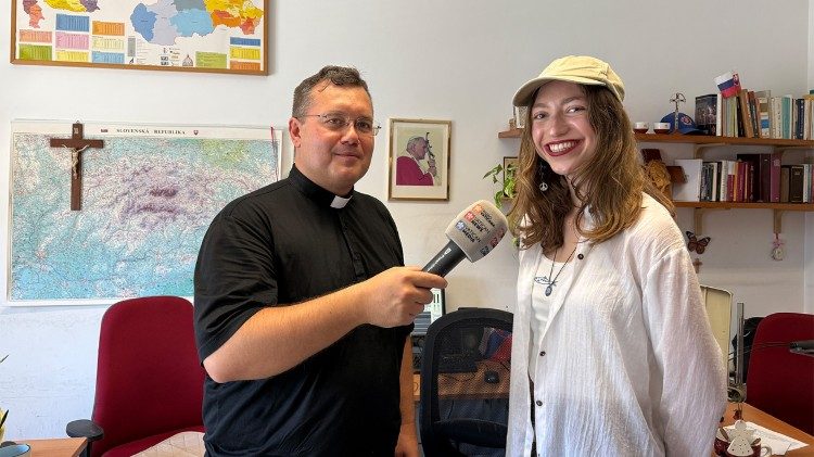 O. Martin Jarábek z vatikánskych médií a Sofia počas Jubiela mladých (30. júl 2025)
