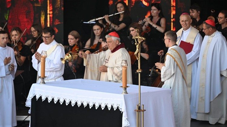 Najważniejszym wydarzeniem każdego dnia w Casa Polonia była Msza św.