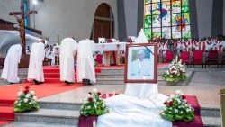 Les chrétiens ivoiriens réunis dans la cathédrale Saint-Paul d'Abidjan-Plateau, mercredi 30 avril, pour prier et rendre hommage au Pape François.