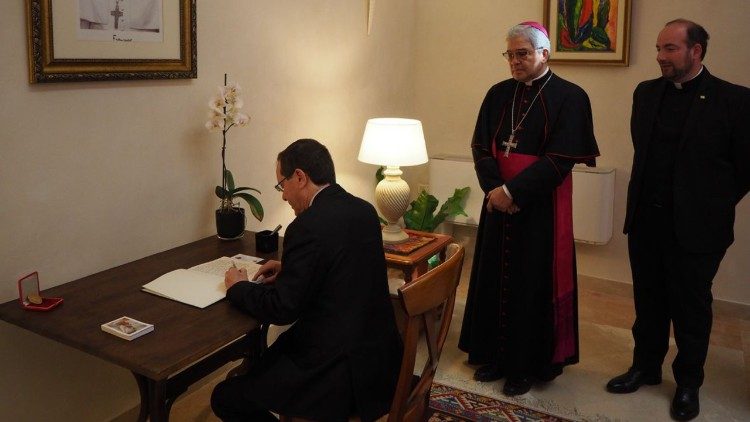 Le président israélien, Isaac Herzog, à la nonciature apostolique de Jérusalem, vendredi 2 mai 2025. 