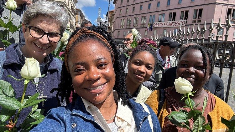 Suor Rita Giaretta a Santa Maria Maggiore nel giorno del funerale di Papa Francesco, il 26 aprile 2025