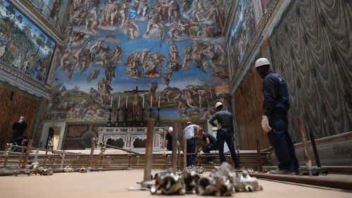 Le immagini dell'installazione della stufa in Cappella Sistina