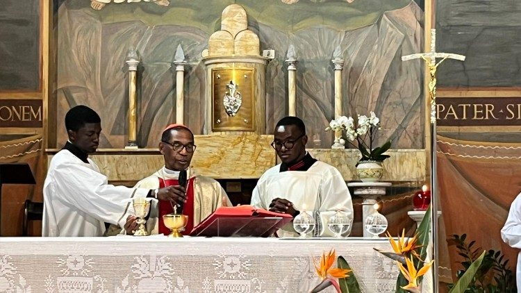 Cardeal Dom Arlindo Gomes Furtado, celebra Missa para a Comunidade Cabo-verdiana em Roma