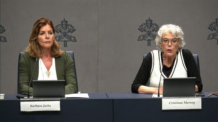 Il Direttore dei Musei Vaticani Barbara Jatta con il vicedirettore della Sala Stampa della Santa Sede Cristiane Murray 