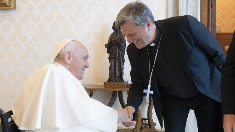 Secretario General del Sínodo,  cardenal Mario Grech, con el Papa Francisco.