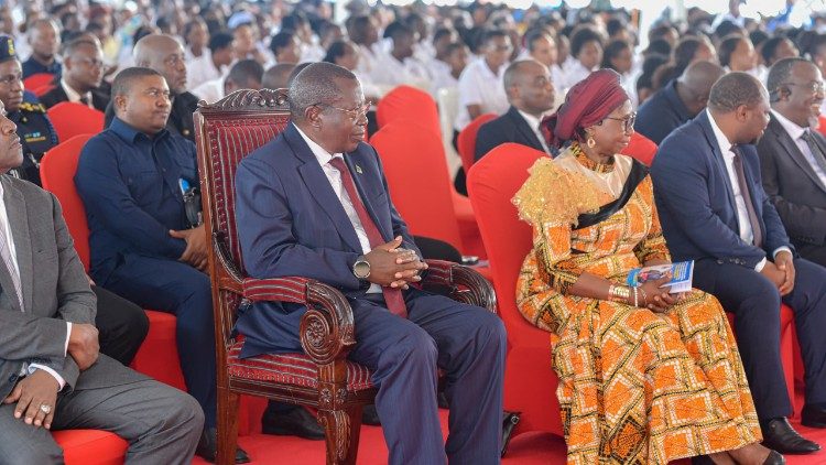 Waamini wakishiriki katika uzinduzi wa Jimbo la Bagamoyo