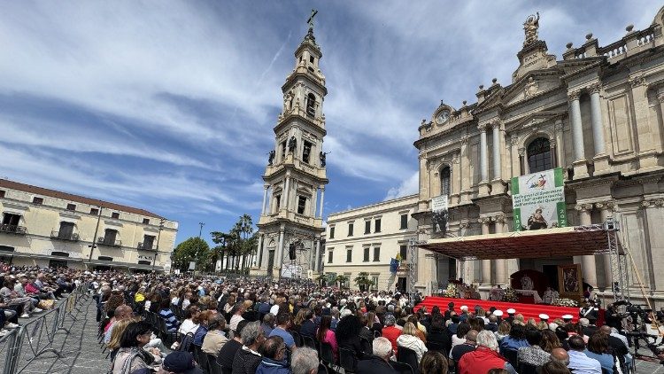La facciata del Santuario della Madonna del Rosario di Pompei