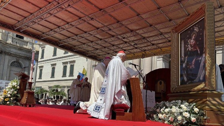 Il cardinale Giovanni Battista Re a Pompei durante la Supplica alla Beata Vergine del Rosario
