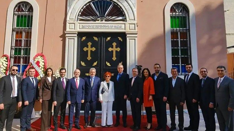 Պոլիս. Պաշտամունքի բացուած է Թաքսիմի Ս. Յարութիւն եկեղեցին