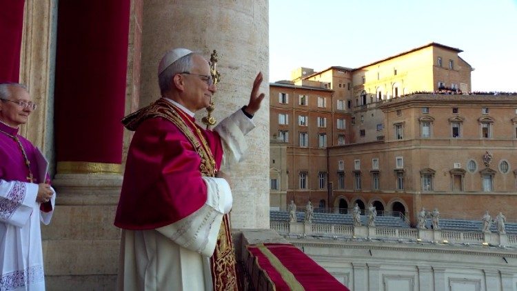 Papa Leo XIV tarehe 8 Mei 2025