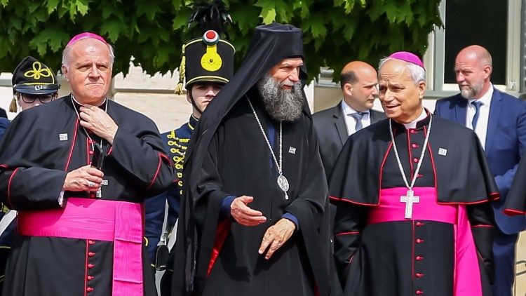 Metropolitan Archbishop Fulop Kocsis of Hajdudorog, Hungary (C) speaks with then-Archbishop Robert Francis Prevost as they await the arrival of Pope Francis at the Buda Castle in Budapest on 28 April 2023. Archbishop Michael Wallace Banach, Apostolic Nuncio to Hungary, stands to the left. (Photo: Magyar Kurir/Attila Lambert)