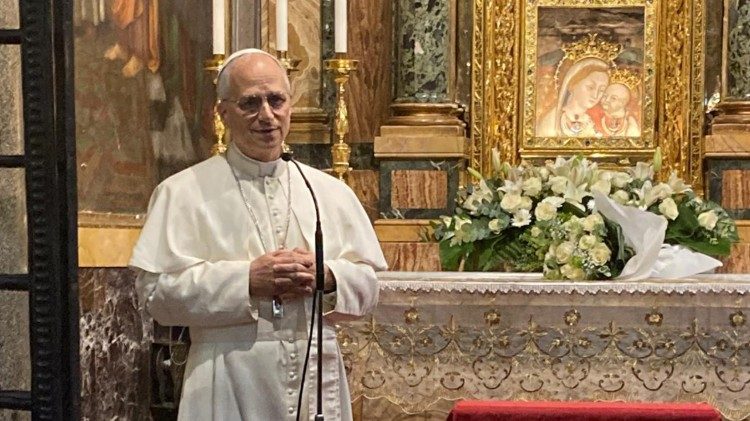 El Papa se dirige a las personas congregadas en el santuario