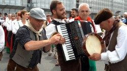2025.05.11 messa e processione mons. Fisichella giubileo Bande Musicali
