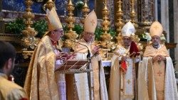 Кардынал Клаўдыё Гуджэроці (першы злева) і іерархі Усходніх Каталіцкіх Цэркваў. Ілюстрацыйнае фота