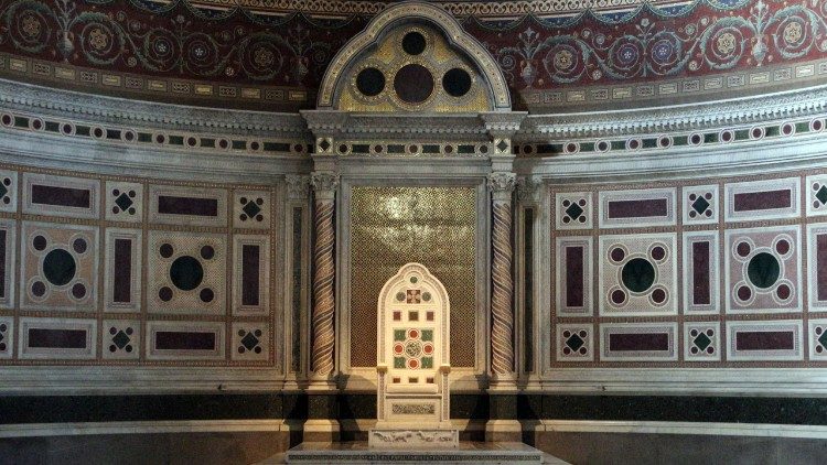 Sedež rimskega škofa v lateranski baziliki