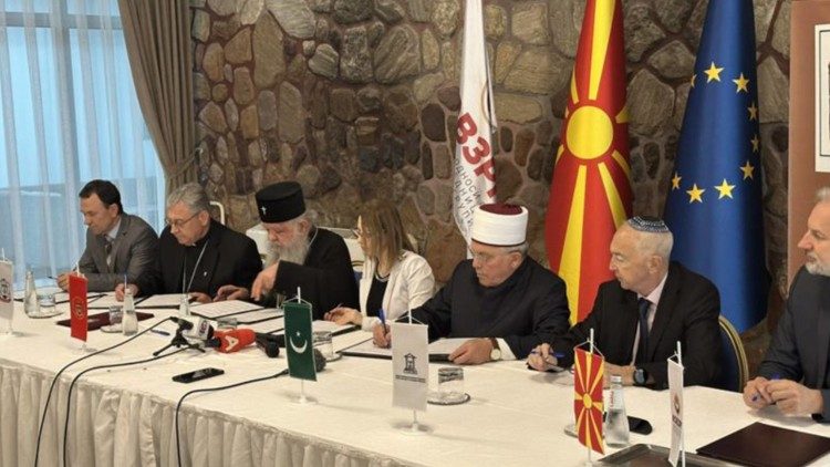 2025.05.13 14845-Religious leaders sign Declaration against violent extremism