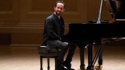Igor_Levit_Carnegie_Hall_January_13_2022_05.jpg