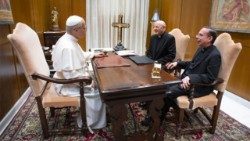 Леў XIV правёў сустрэчу з прэлатам “Opus Dei”, ксяндзом Фернанда Акарысам, і яго вікарыем-памочнікам, ксяндзом Марыяна Фацыа