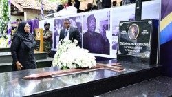 Mzee Cleopa David Msuya amefariki dunia tarehe 7 Mei 2025 Jijini Dar es Salaam na kuzikwa nyumbani kwake Usangi, Wilaya ya Mwanga Mkoani Kilimanjaro: Ni shujaa wa Tanzania katika huduma kwa umma.