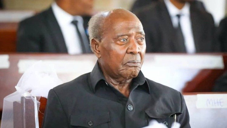 Mzee Malecela akiwa katika majonzi makubwa kwa kifo cha Mzee Msuya