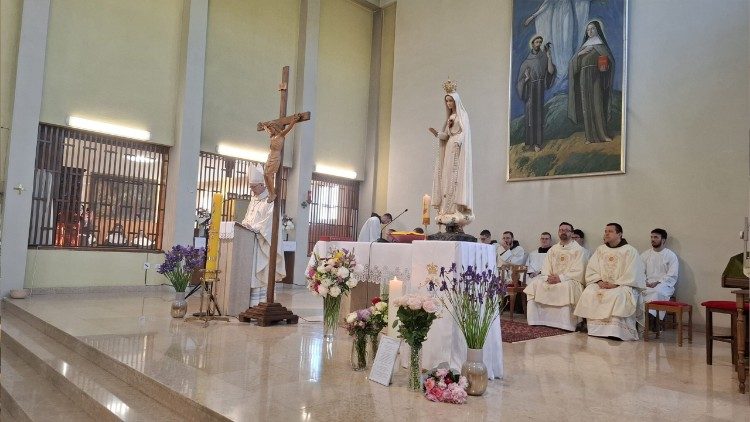 Apostolski nuncij Giorgio Lingua kod sestara klarisa u Zagrebu