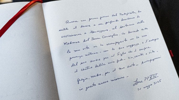Le parole di Leone XIV nel libro delle firme del santuario di Genazzano