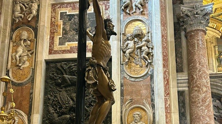 Las imágenes de “El Cachorro” de Sevilla y María Santísima de la Esperanza de Málaga están expuestas en la capilla San Pío X de la Basílica de San Pedro para el Jubileo de las Cofradías (16-18 de mayo).