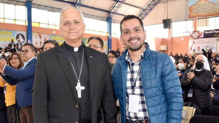 Santo Padre León XIV y el secretario general de la CIEC, Oscar A. Pérez Sayago 