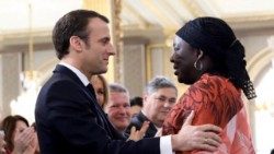 La première édition du «Prix Simone Veil de la République française pour l'égalité femmes-hommes» a été remise le 8 mars 2019, par le Président Emmanuel Macron à la camerounaise Aïssa Doumara Ngatansou.