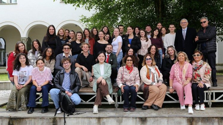 Jorge Carlos Fonseca com docentes e estudantes participantes do evento