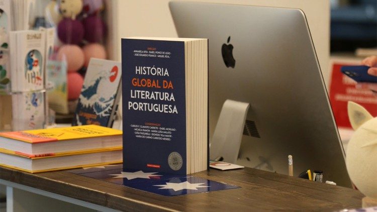 O volume de cerca de 700 páginas, apresentado na Universidade de Pádua