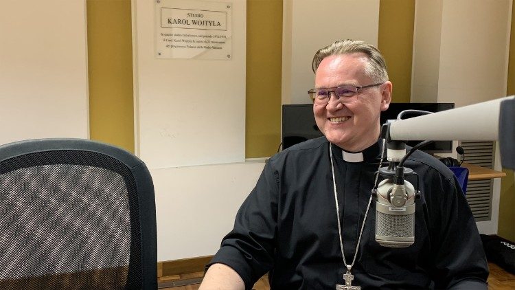 Weihbischof Nikolaj Dubinin von Moskau zu Besuch bei Radio Vatikan