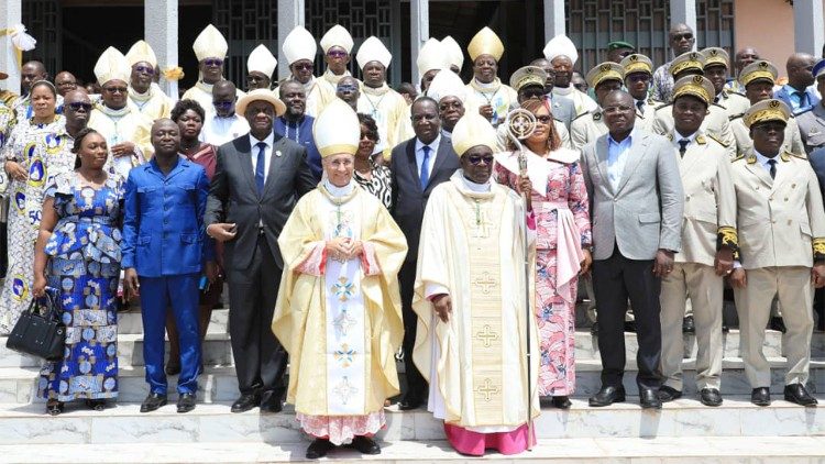 Messe de prise de possession canonique par Mgr Jean-Jacques Koffi Oi Koffi, archevêque de Gagnoa en Côte d'Ivoire, samedi 17 mai.