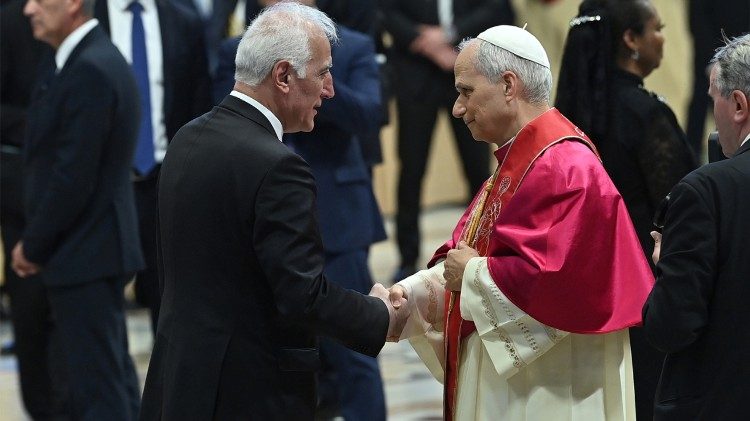 Նախագահ Խաչատուրեան եւ Լեւոն ԺԴ.