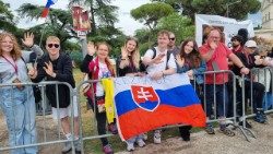 Schon sehr früh warteten einige Menschen an den Absperrungen