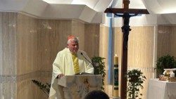 A un mes de su fallecimiento, el cardenal Konrad Krajewski presidió la Santa Misa por el Papa Francisco