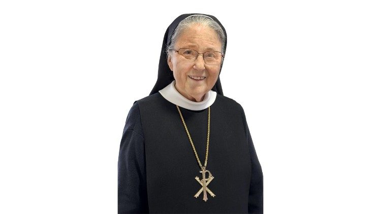 Sr. Rosann Ocken, OSB, Mama Mkuu wa Wamisionari wa Tutsing