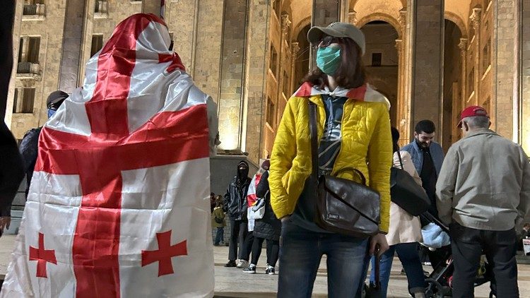 Seit Monaten demonstrieren im Zentrum von Tiflis jeden Abend Menschen gegen die neue Regierung und ihren russlandfreundlichen Kurs