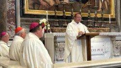 Kard. Grzegorz Ryś przewodniczący Mszy św. przy grobie św. Jana Pawła II (ks. Paweł Rytel-Andrianik)