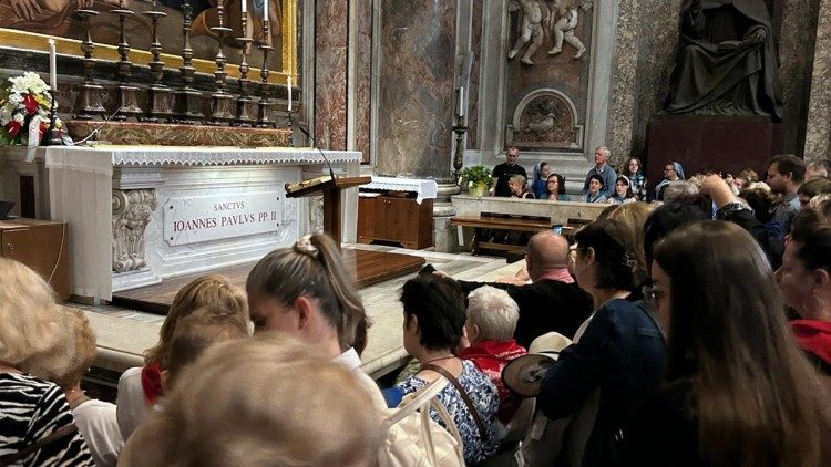 Czwartkowa Msza św. przy grobie św. Jana Pawła II to dla Polaków szczególne wydarzenie (ks. Paweł Rytel-Andrianik)