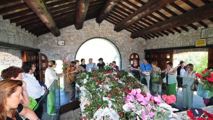 Kikanisa cha Roccaporena alikozaliwa Rita kilichoko mlimani alikokuwa akienda kusali njia ya msalaba