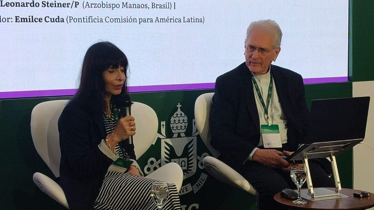 Emilce Cuda e o cardeal Steiner