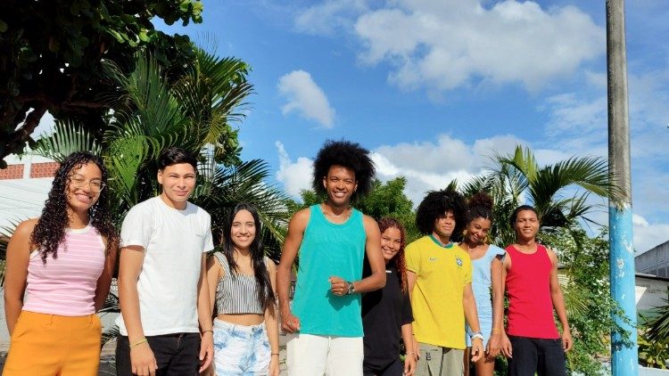 Os jovens da periferia brasileira de Marcos Moura que encontraram o Papa no Vaticano