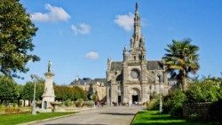 Basilique du sanctuaire de Sainte-Anne-d'Auray en Bretagne (France). 