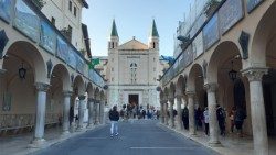 Cascia, la avenida que lleva a la Basílica de Santa Rita