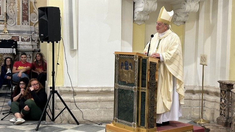 L'arcivescovo di Foggia-Bovino. mons. Giorgio Ferretti durante l'omelia. 